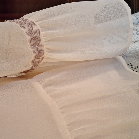 Floral embroidery top bell sleeve top embroidered blouse blush - Picture 5 of 7